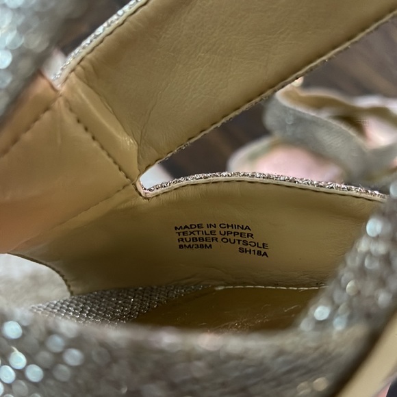 Michael Kors Gold metallic sandals - Picture 9 of 9